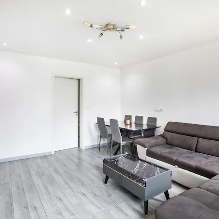 T3 Avec Jacuzzi Privatif Et Cour - *