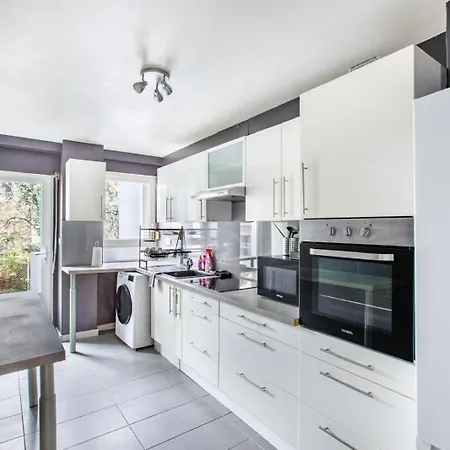 Apartment T3 Avec Jacuzzi Privatif Et Cour - *